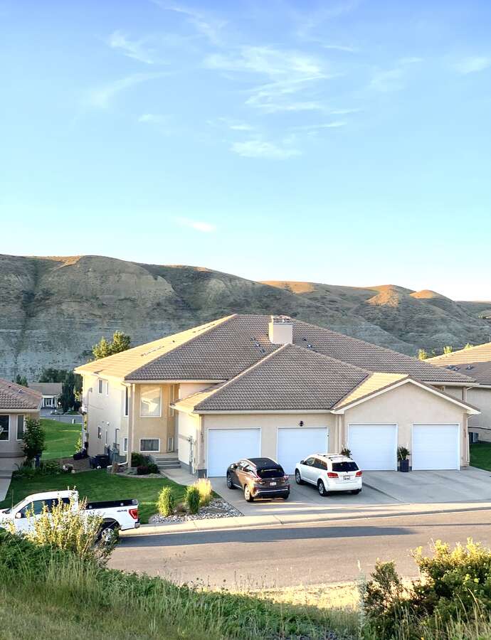 Condo / 4-Plex / Golf Course View / Townhouse For Sale in Lethbridge, Alberta - 2 bdrm, 2 bath (B, 410 Canyon Blvd W)