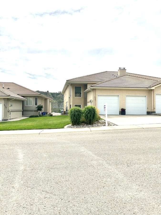 Side Entranceway of the Bldg. towards the deck/ golf course