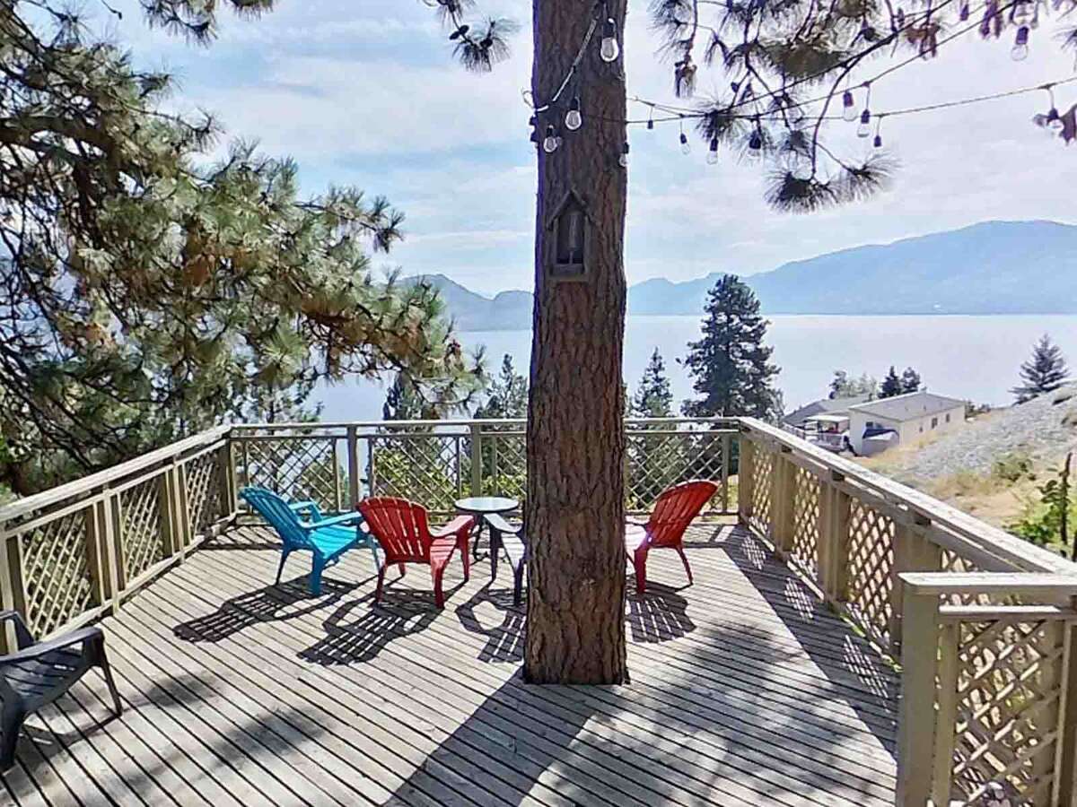 House / Detached House / Home-Based Business Potential For Sale in Peachland, BC - 5 bed, 4 bath