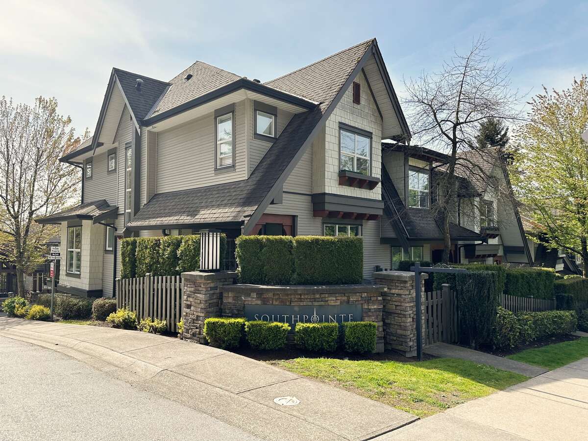 Townhouse For Sale in Burnaby, BC - 3 bed, 2.5 bath
