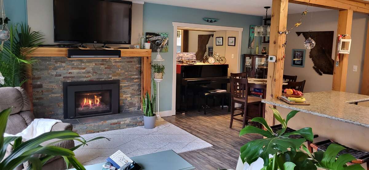 Living/Dining - gas fireplace