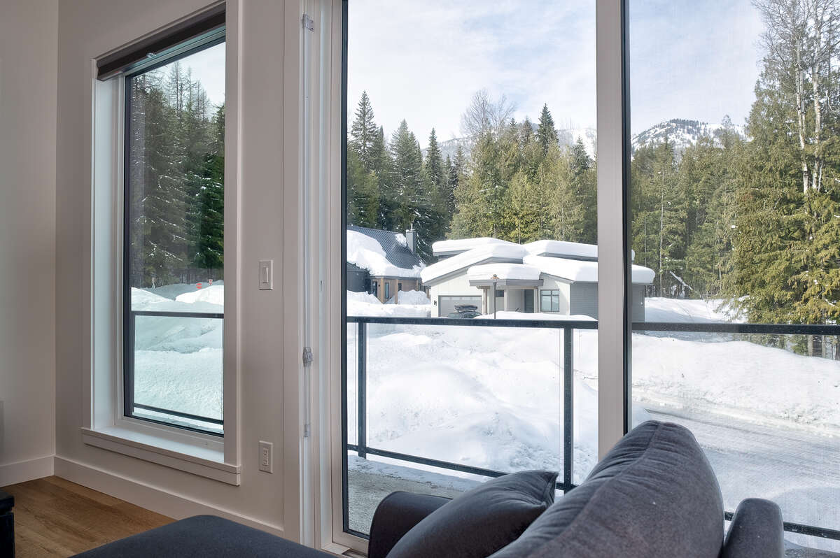 Spacious, bright 2-bedroom suite with views of Granite + Grey.