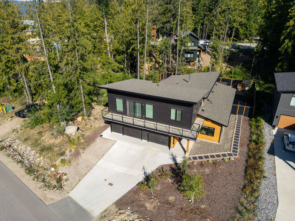Modern mountain living at RED Mountain Resort.