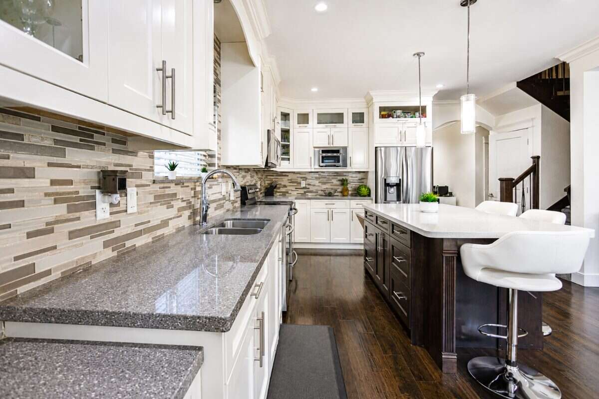 Bright modern open-concept house in prime location