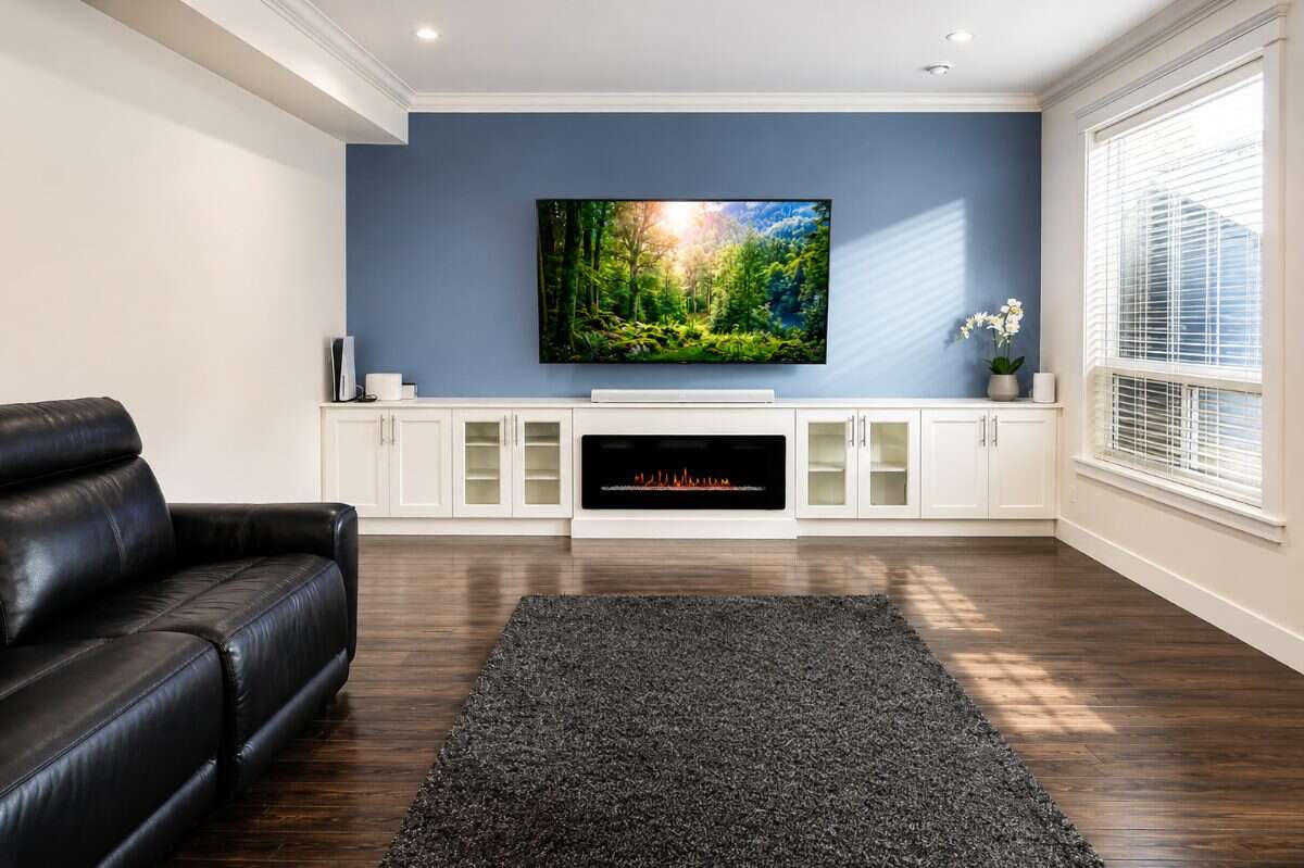 Bright modern open-concept house in prime location