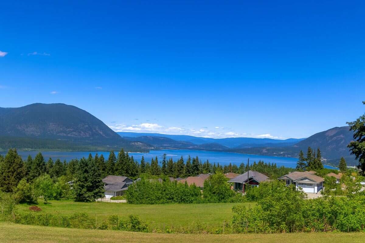 Rare - one of the largest lake-view lots!