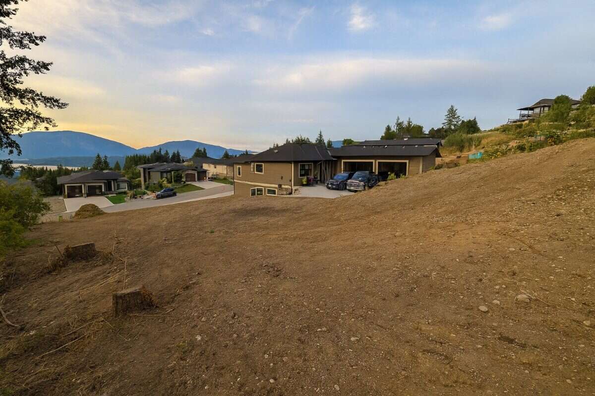 Rare - one of the largest lake-view lots!