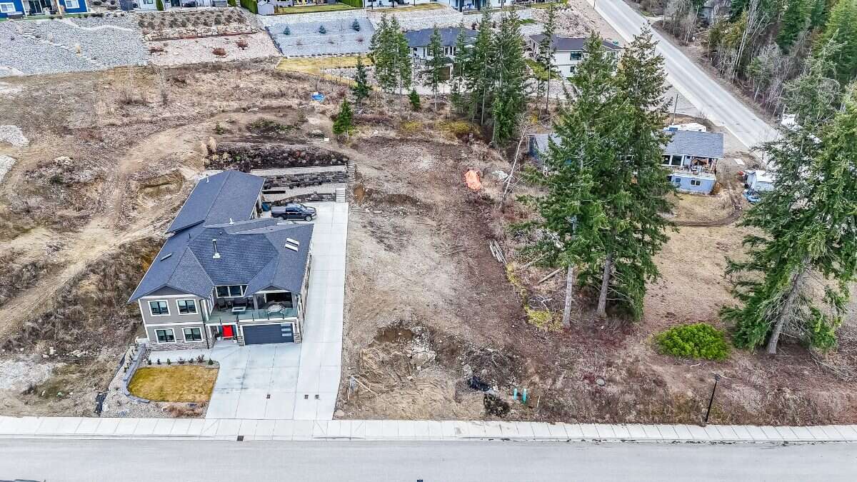 Rare - one of the largest lake-view lots!