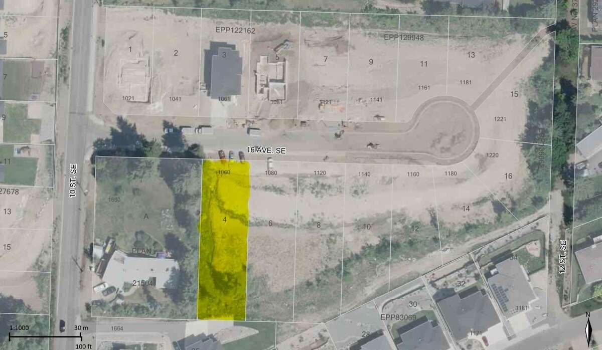 Rare - one of the largest lake-view lots!
