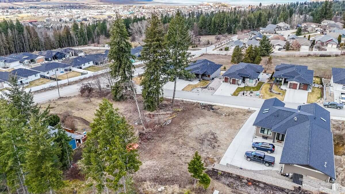 Rare - one of the largest lake-view lots!