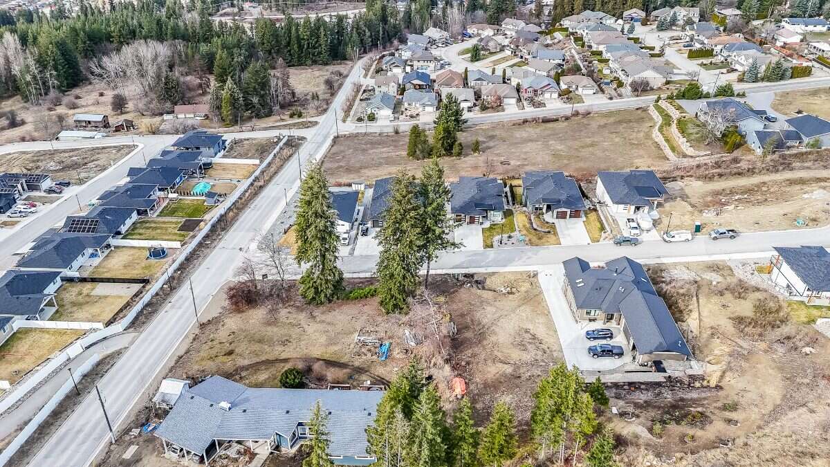 Rare - one of the largest lake-view lots!