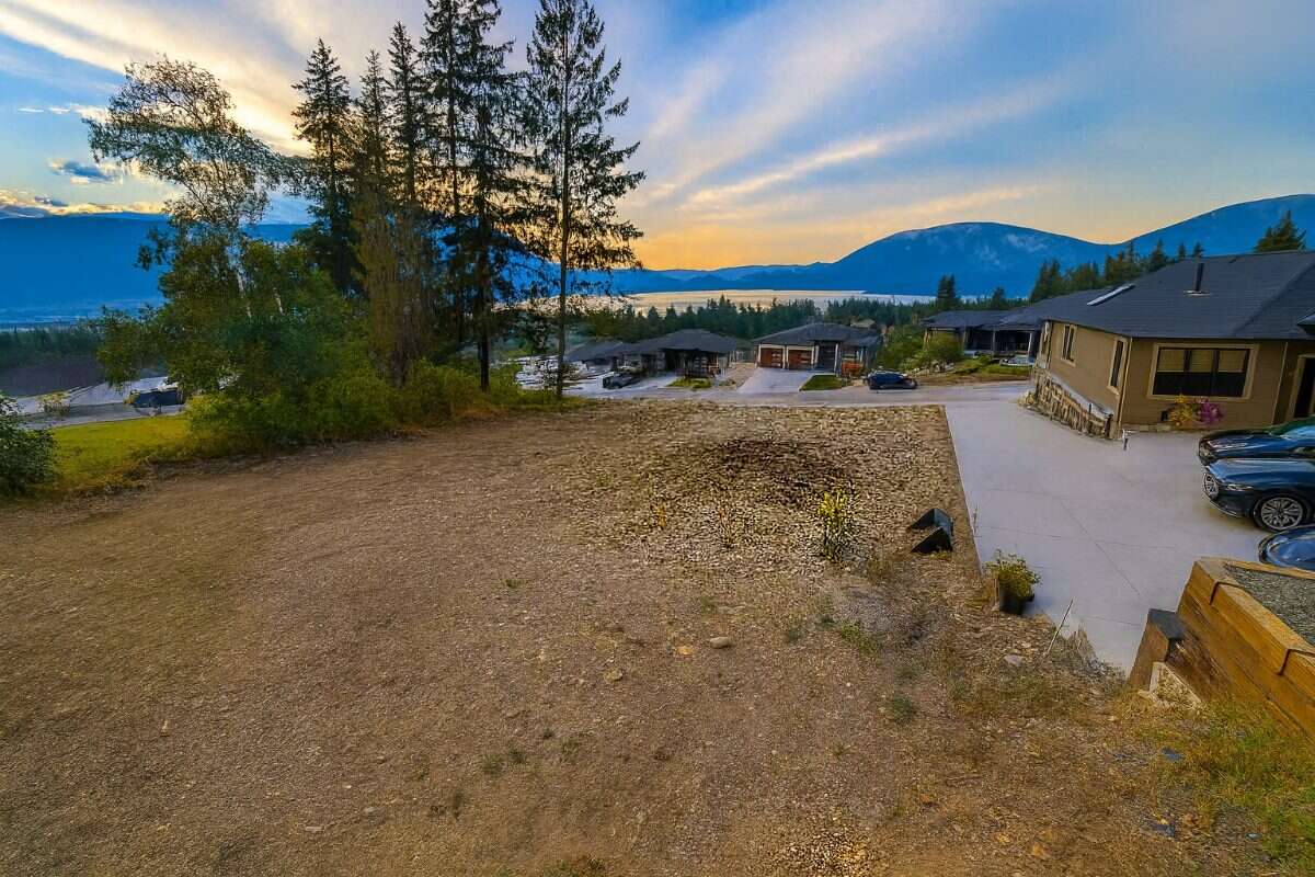 Photo of 1060 16 Ave SE, Salmon Arm, BC