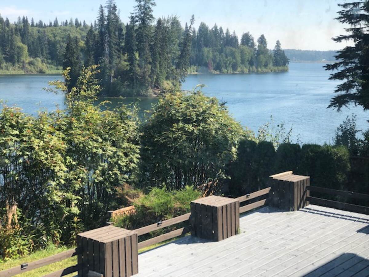 Front lower sundeck