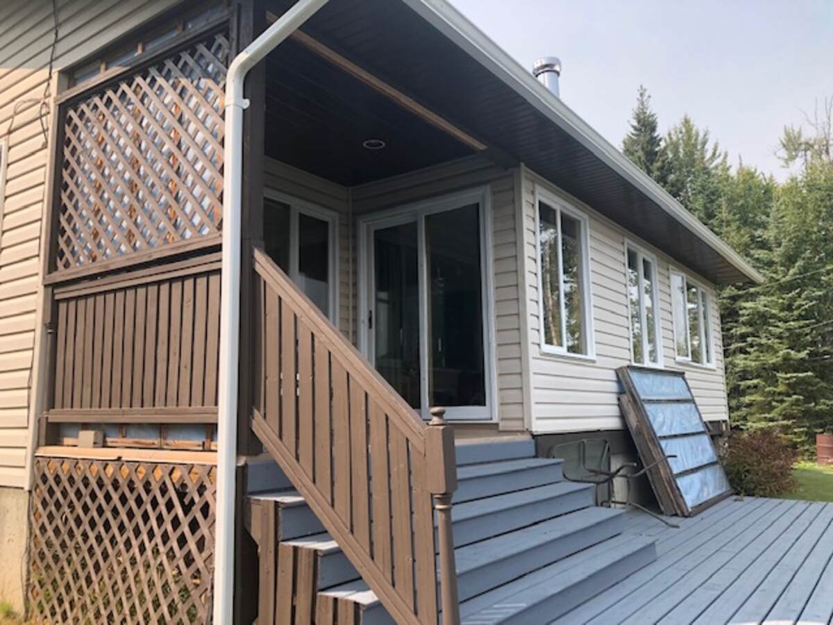Front lower sundeck