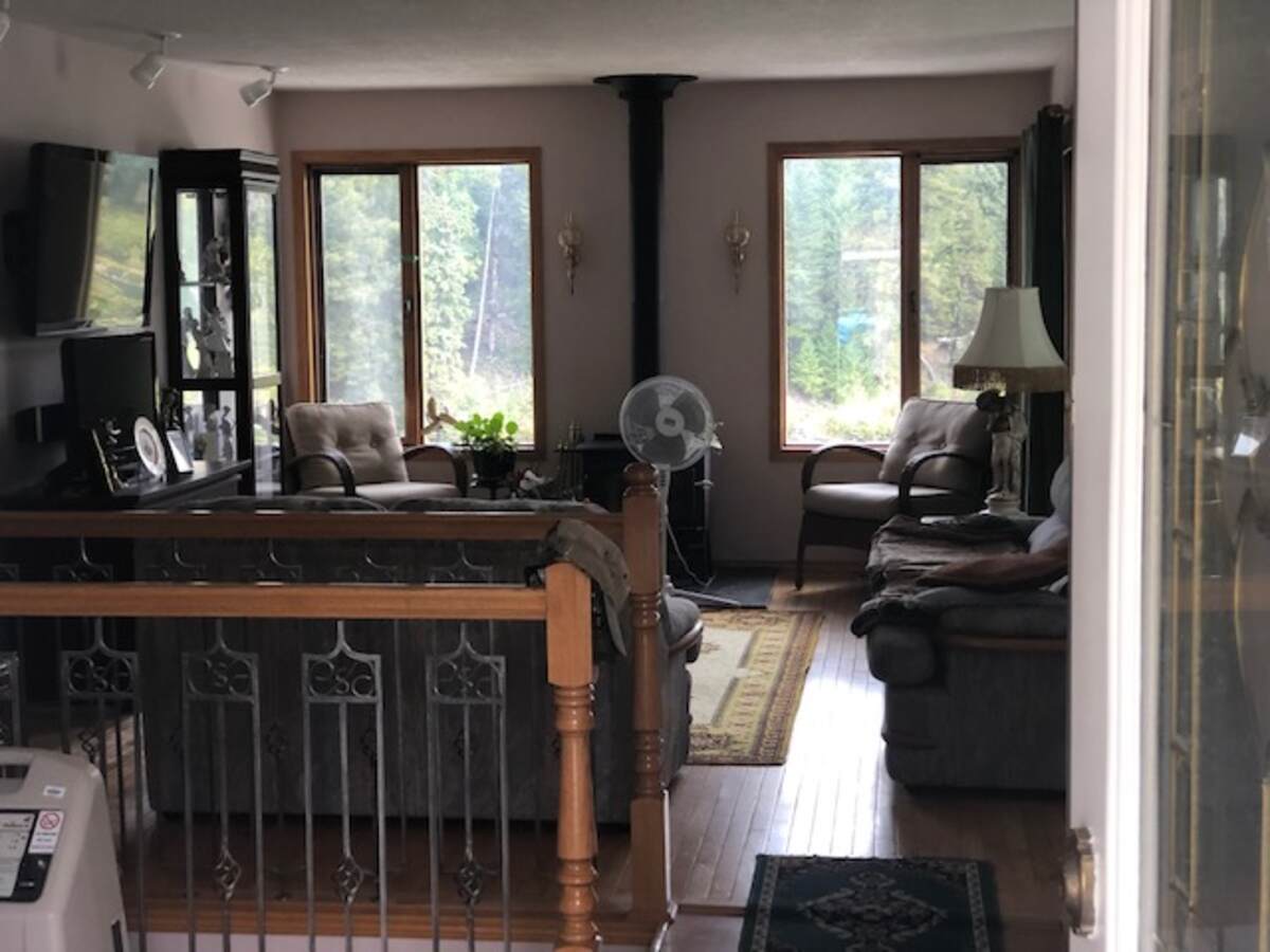 Livingroom stairs down