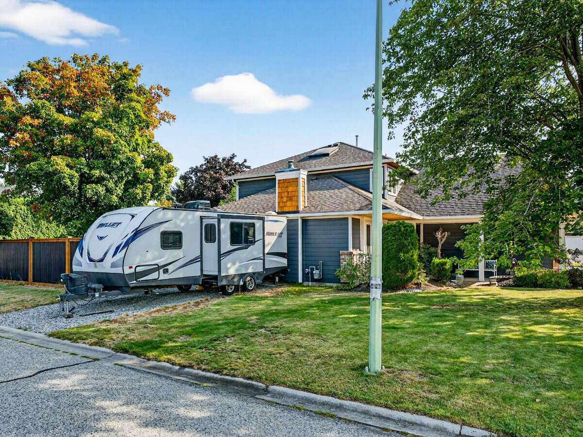 Fully Renovated Shannon Lake Family Home with Pool