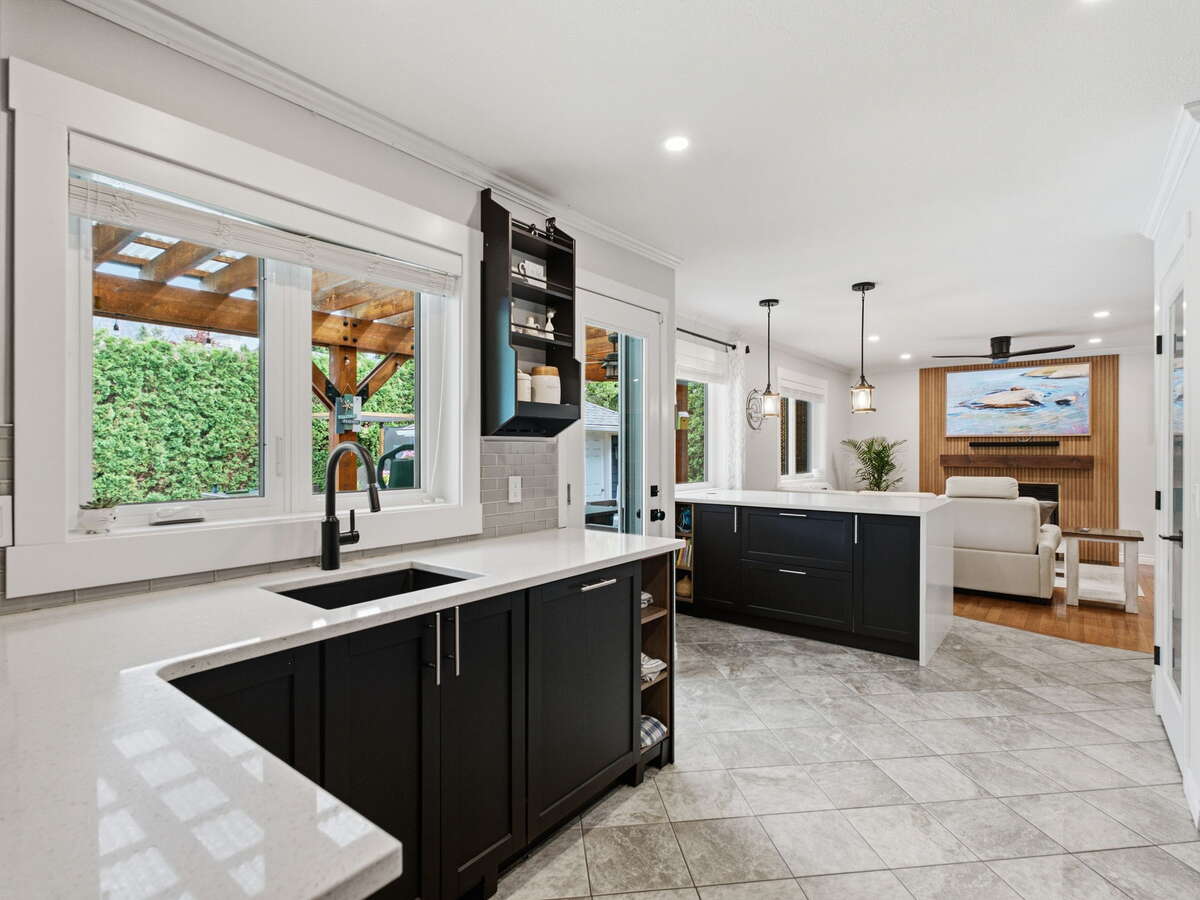 Fully Renovated Shannon Lake Family Home with Pool
