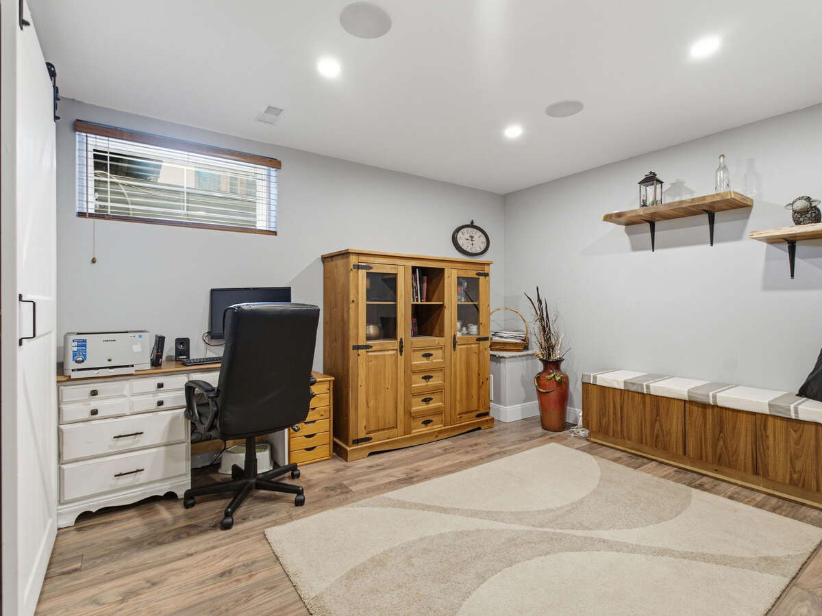 Fully Renovated Shannon Lake Family Home with Pool