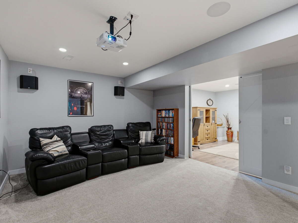 Fully Renovated Shannon Lake Family Home with Pool