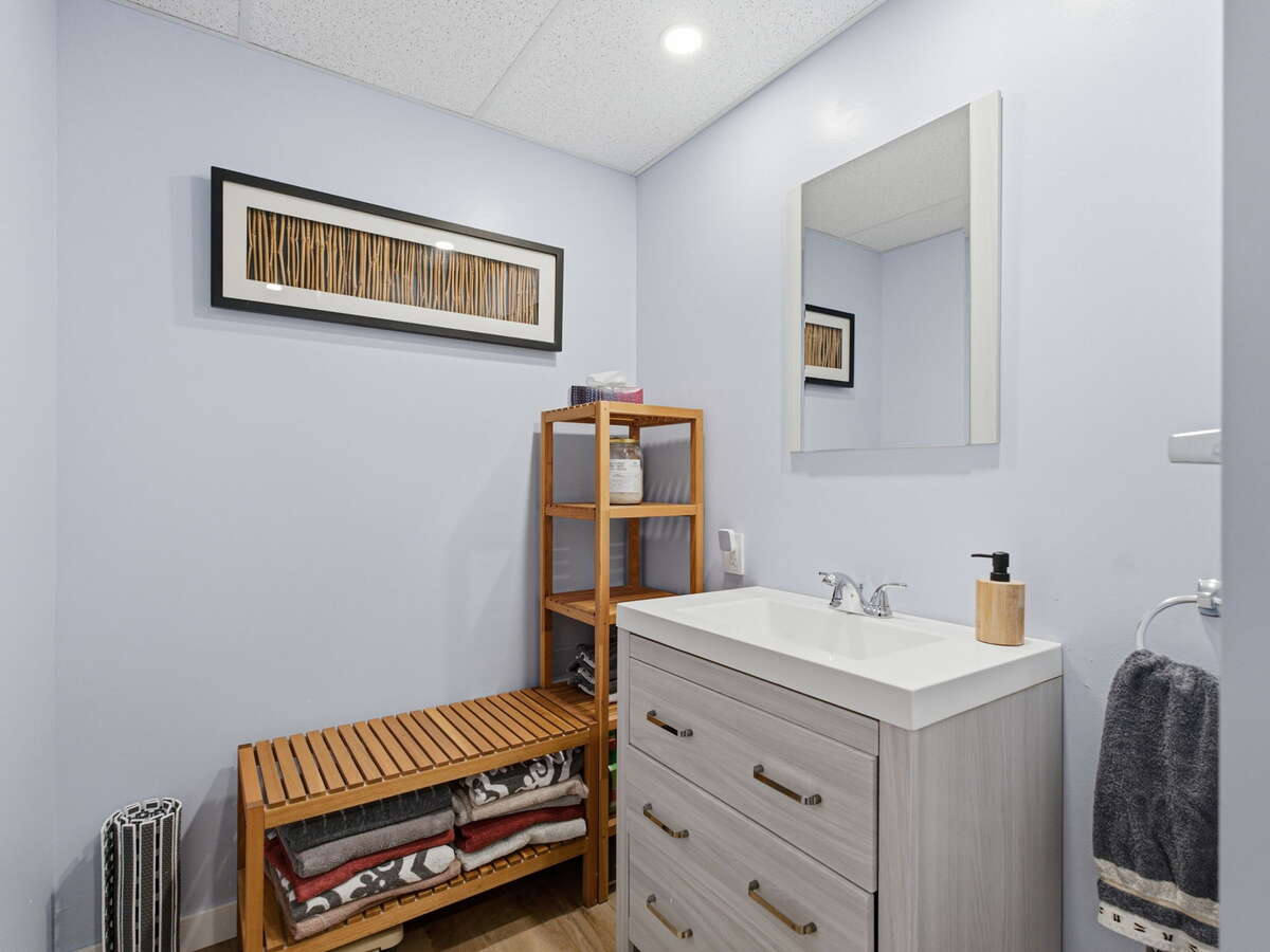 Fully Renovated Shannon Lake Family Home with Pool