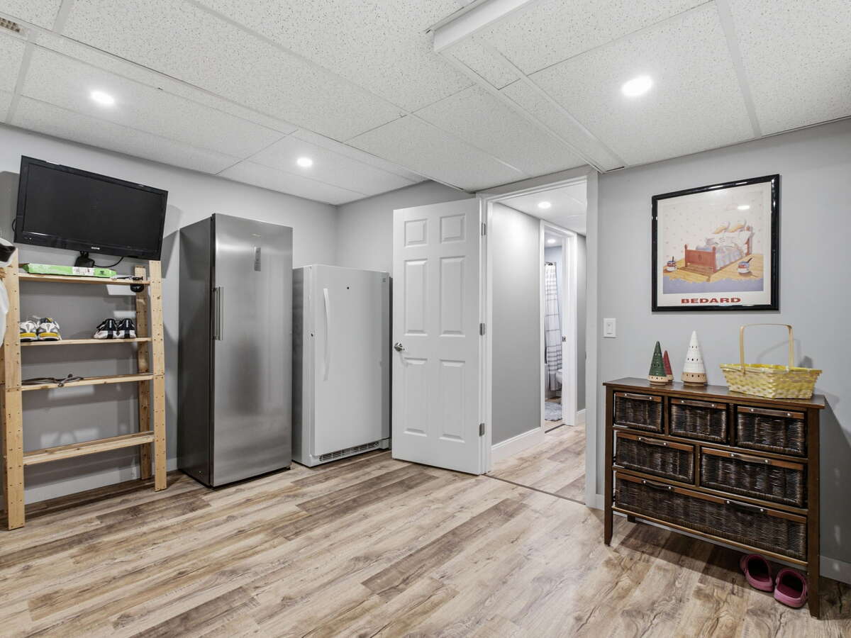 Fully Renovated Shannon Lake Family Home with Pool