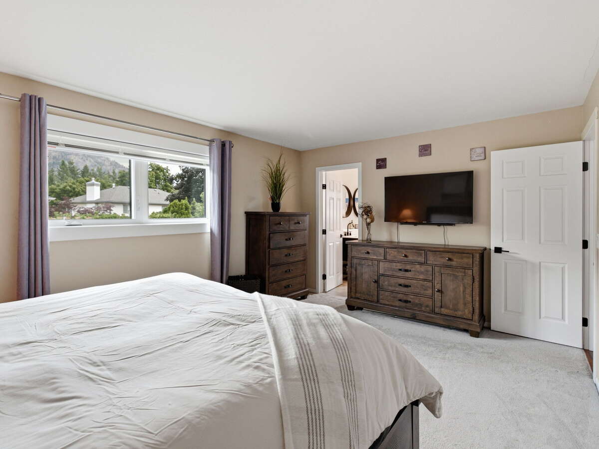 Fully Renovated Shannon Lake Family Home with Pool