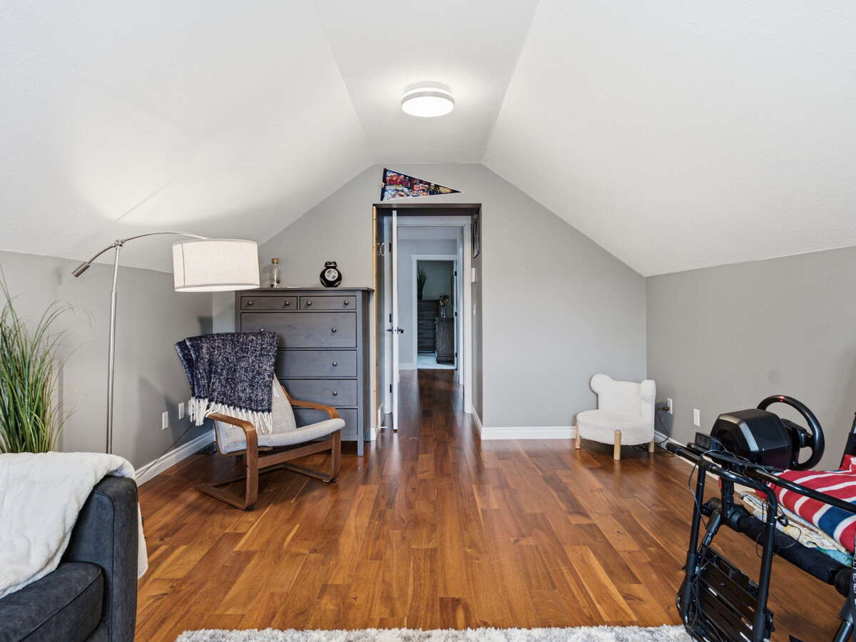 Fully Renovated Shannon Lake Family Home with Pool