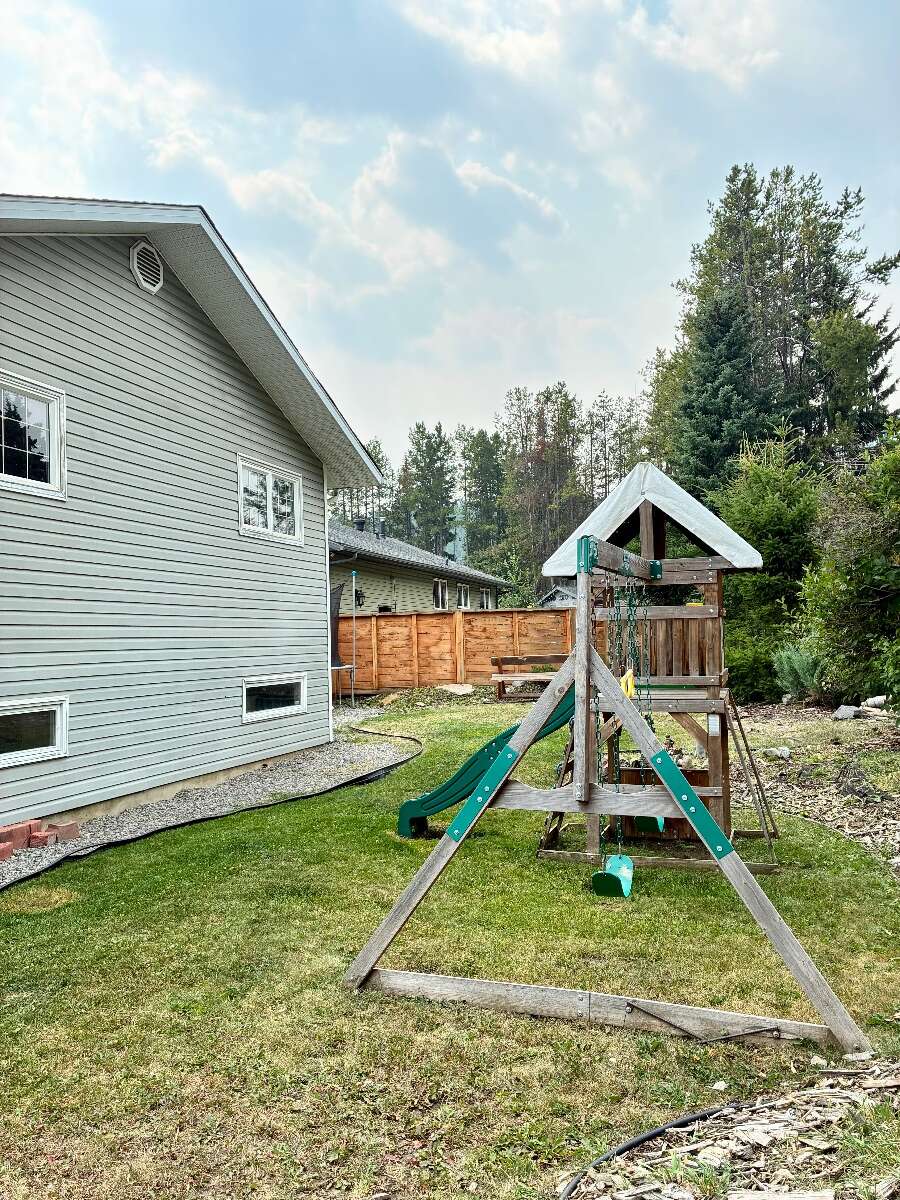 Bright & Spacious Family Home in Downtown Elkford