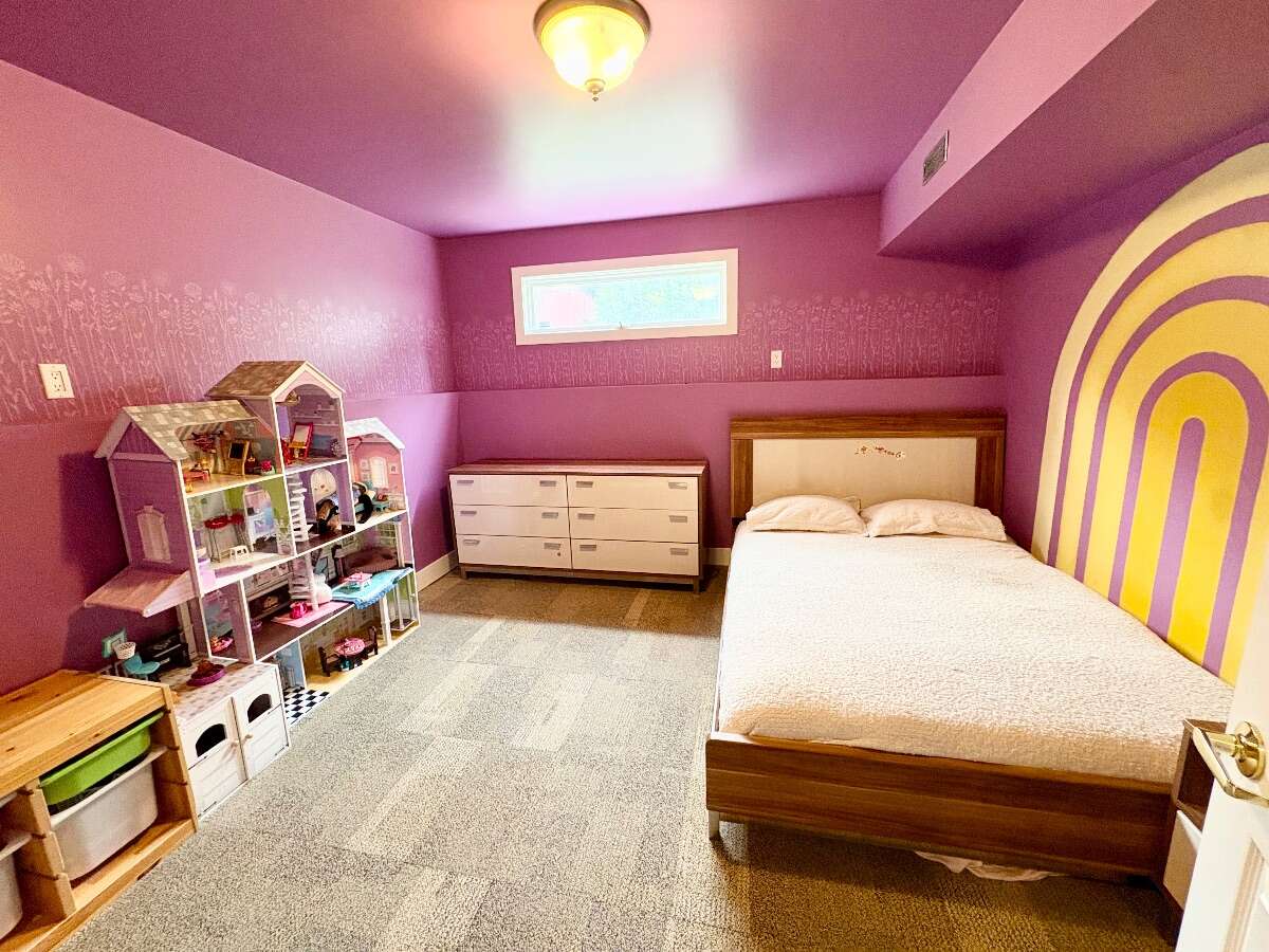 Bright & Spacious Family Home in Downtown Elkford