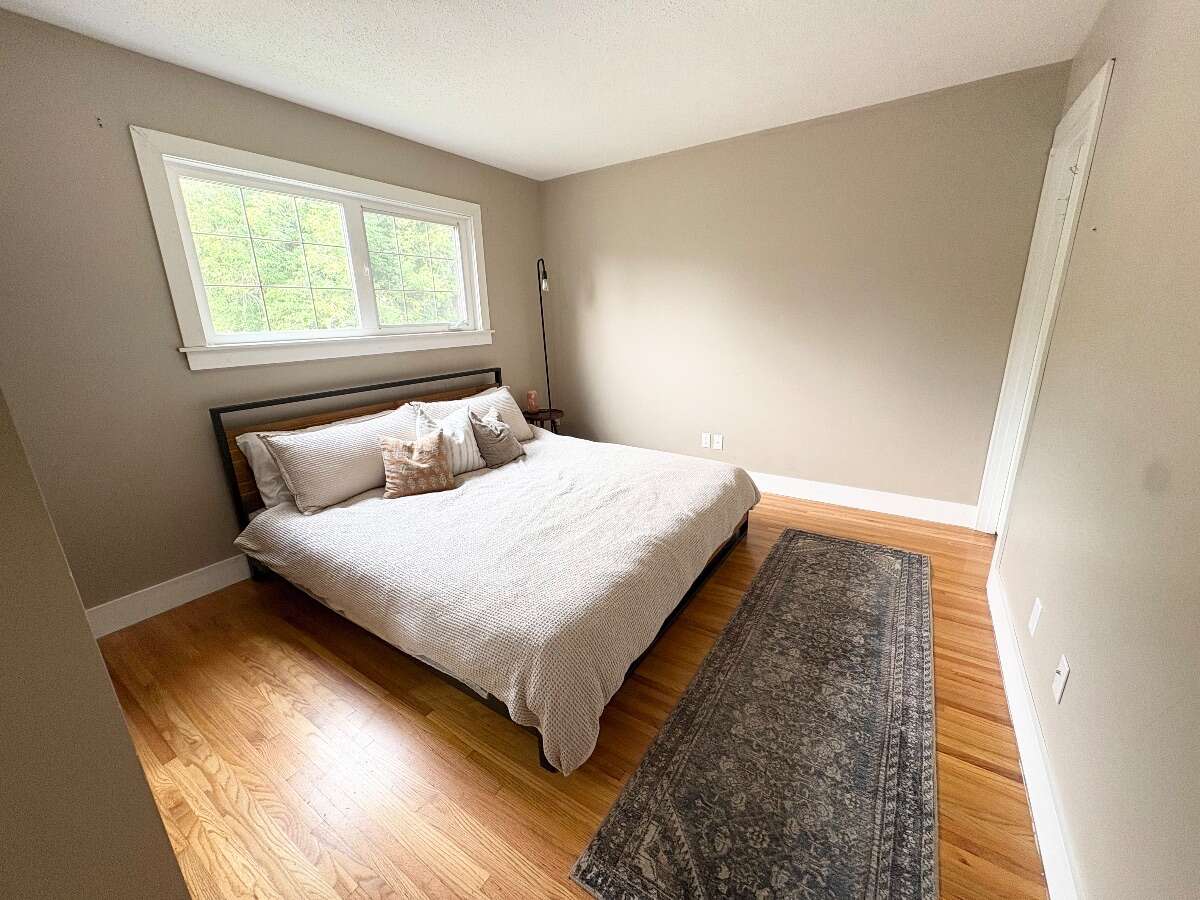 Bright & Spacious Family Home in Downtown Elkford