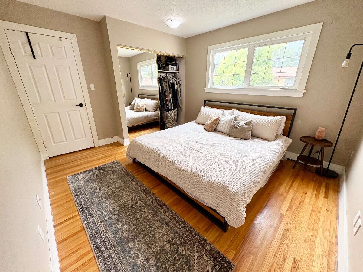 Bright & Spacious Family Home in Downtown Elkford