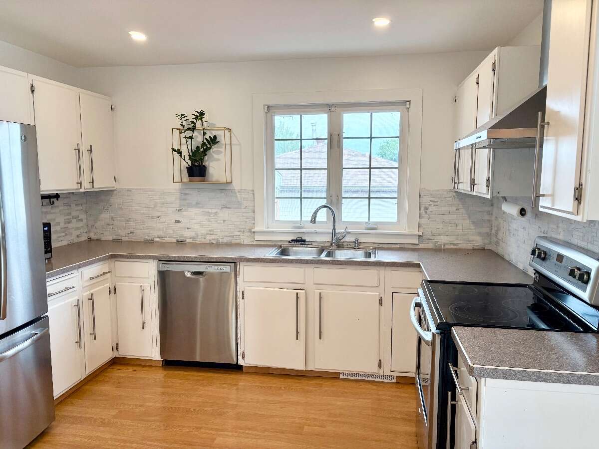 Bright & Spacious Family Home in Downtown Elkford