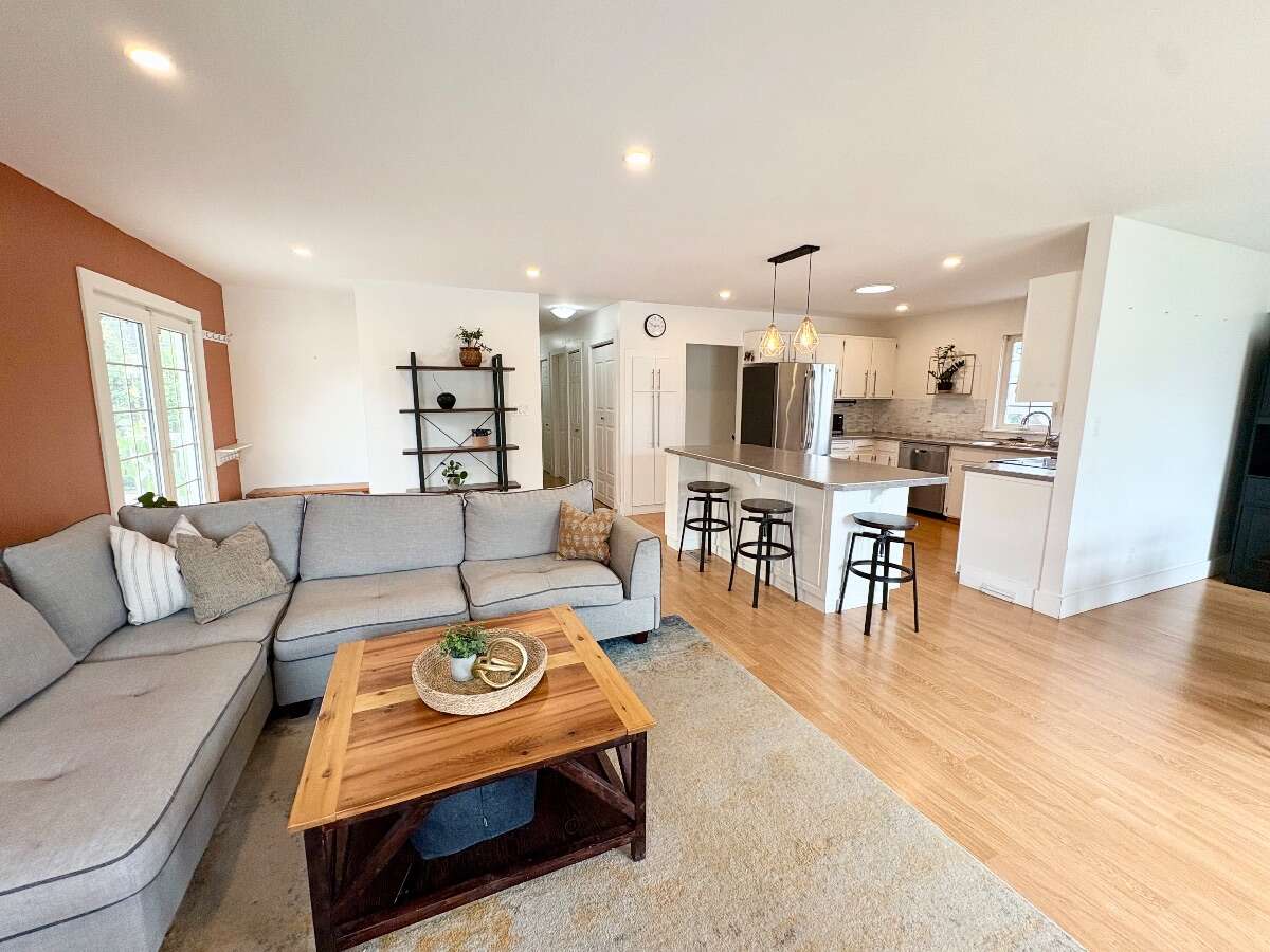 Bright & Spacious Family Home in Downtown Elkford