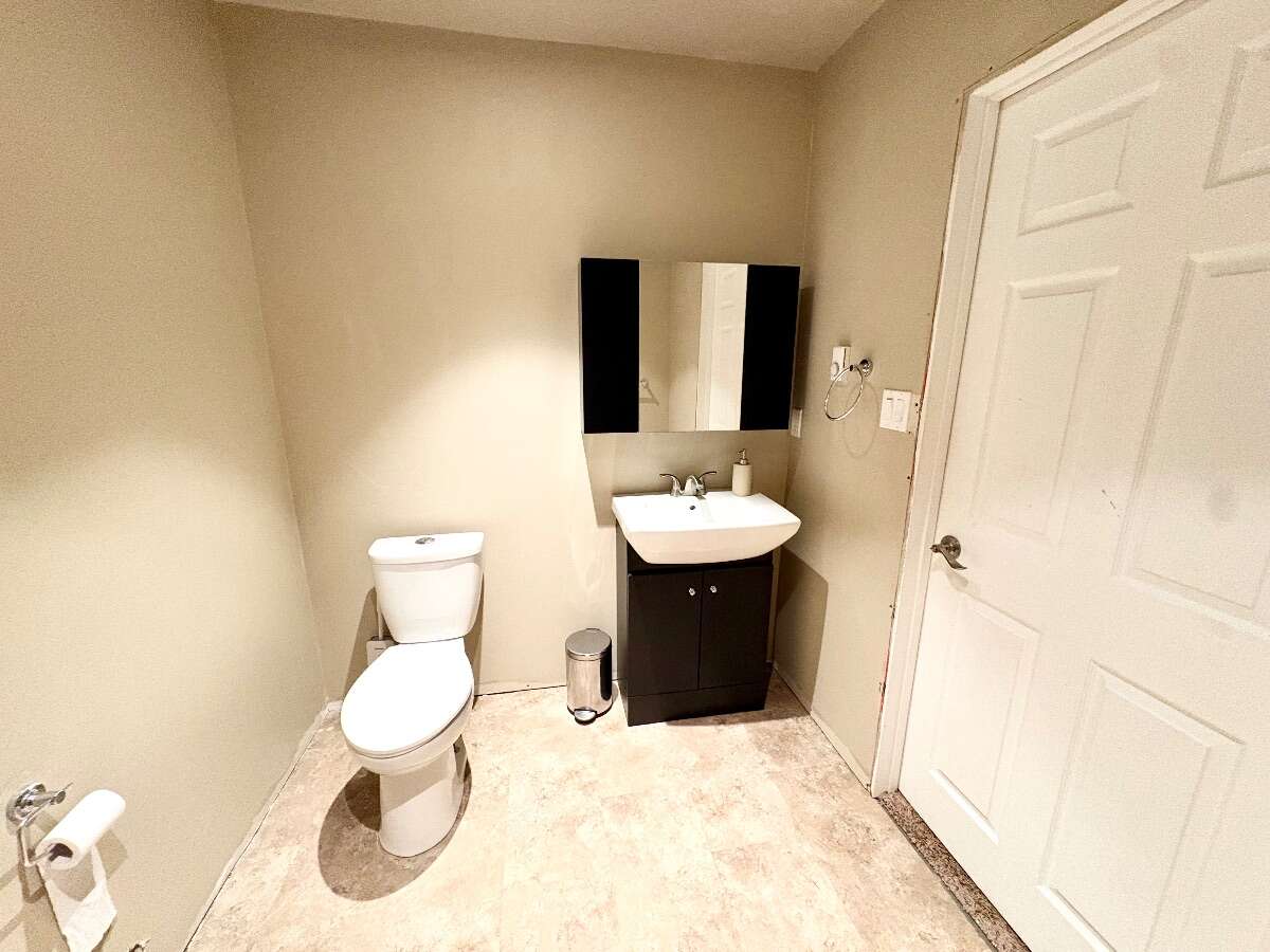 Bright & Spacious Family Home in Downtown Elkford
