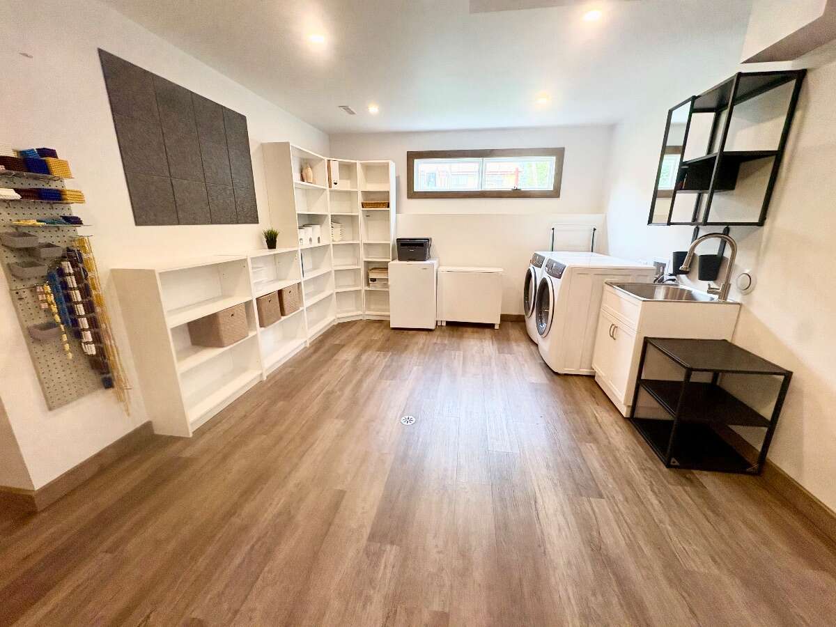 Bright & Spacious Family Home in Downtown Elkford