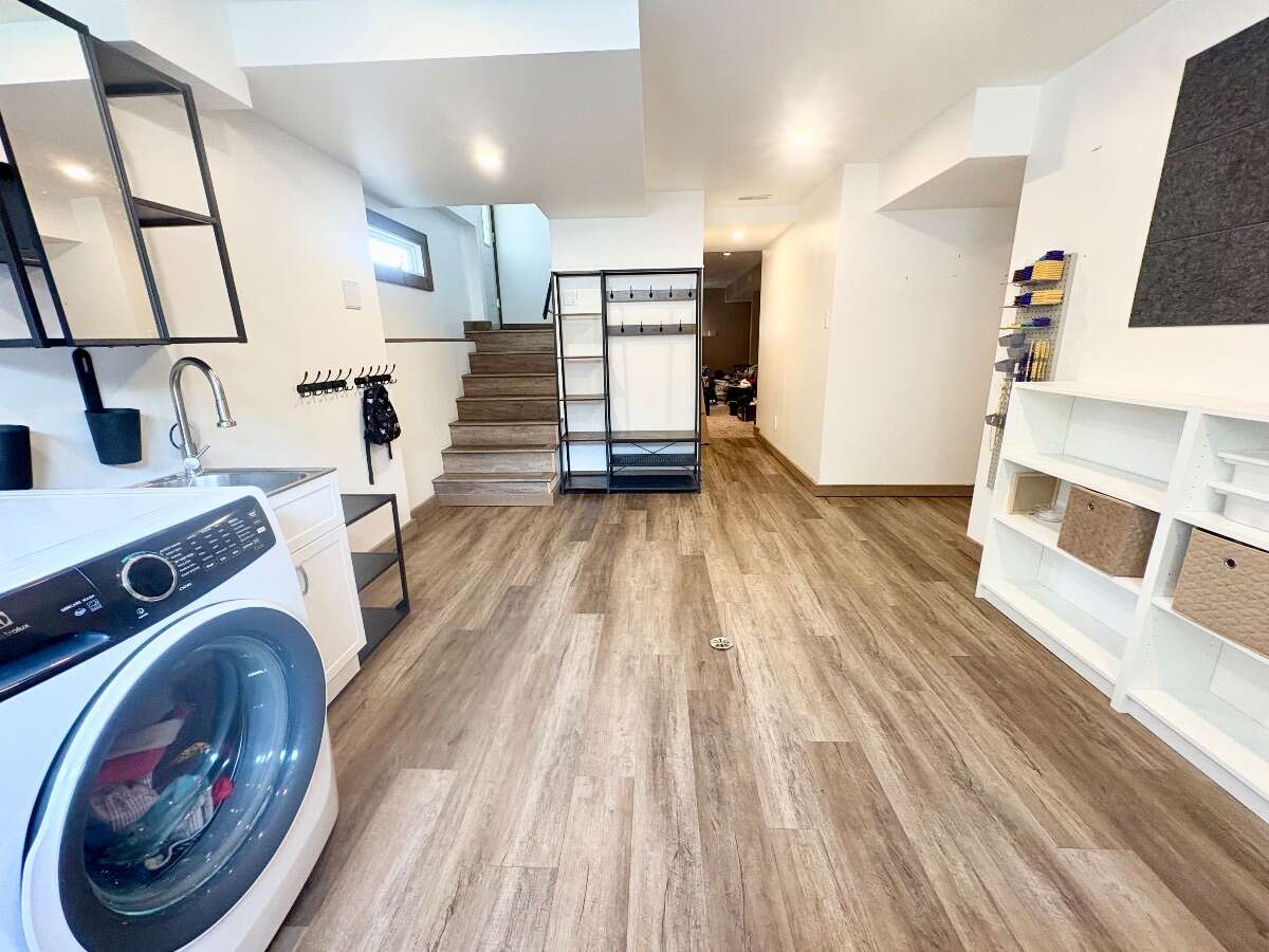Bright & Spacious Family Home in Downtown Elkford
