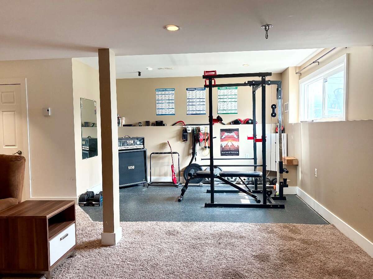 Bright & Spacious Family Home in Downtown Elkford