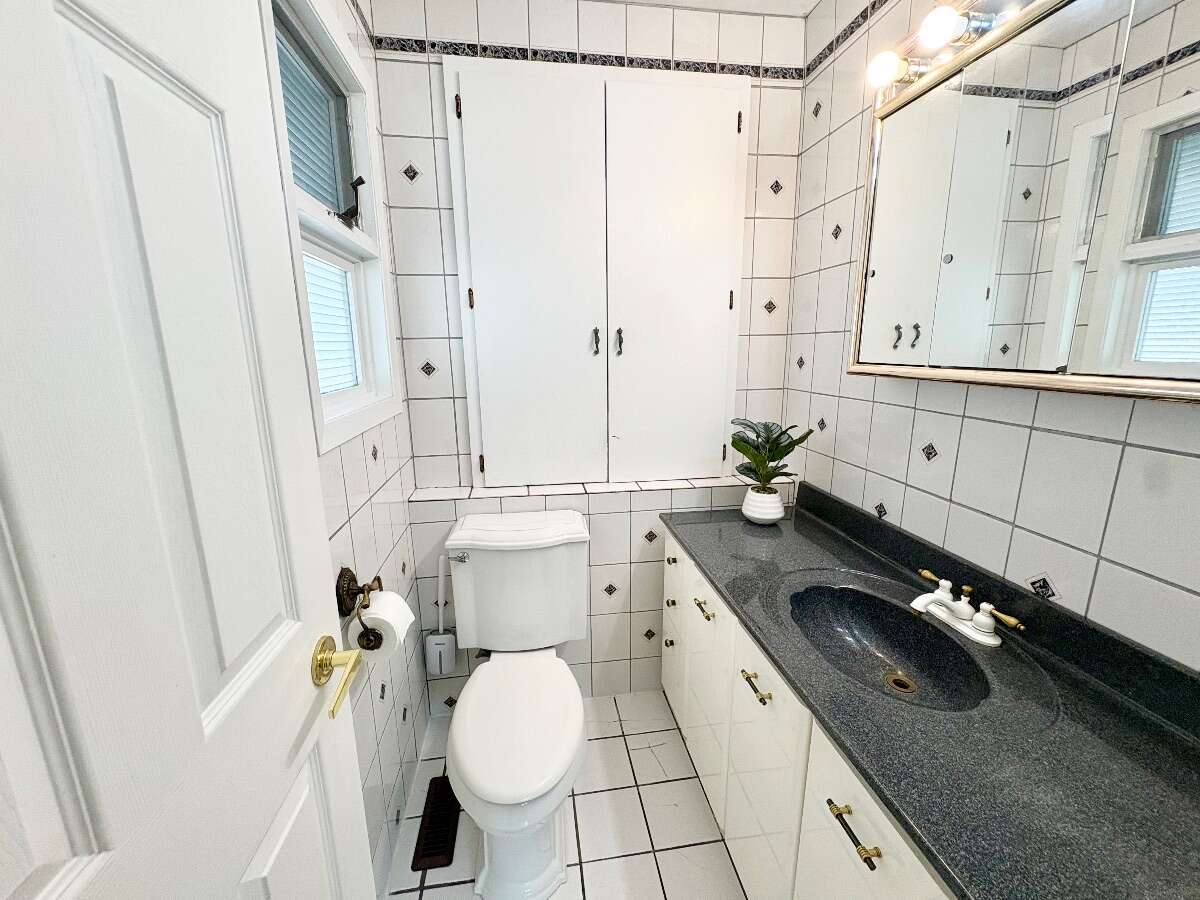 Bright & Spacious Family Home in Downtown Elkford
