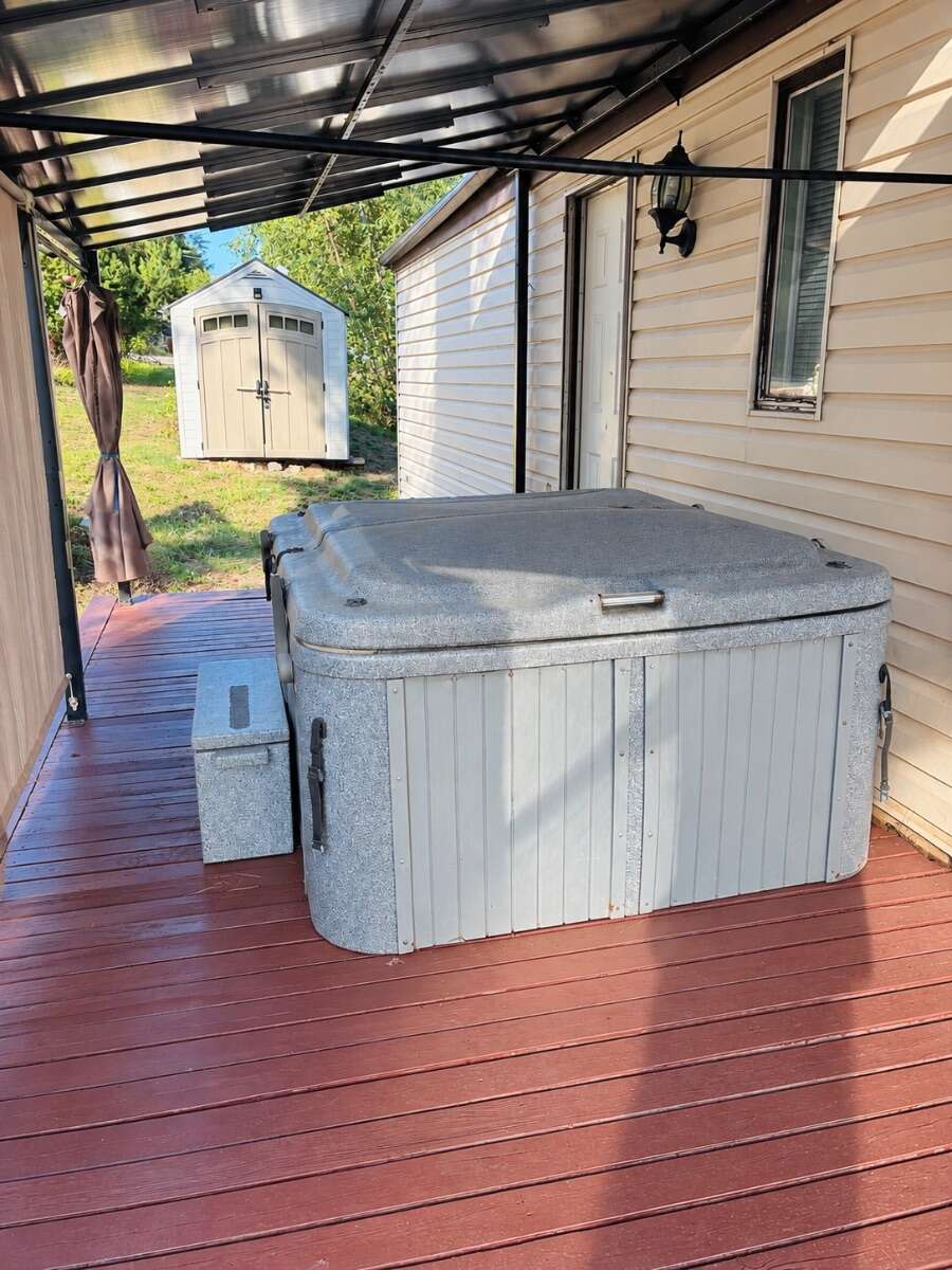 2 Bedroom-1 Bath- Hot Tub- Riverside