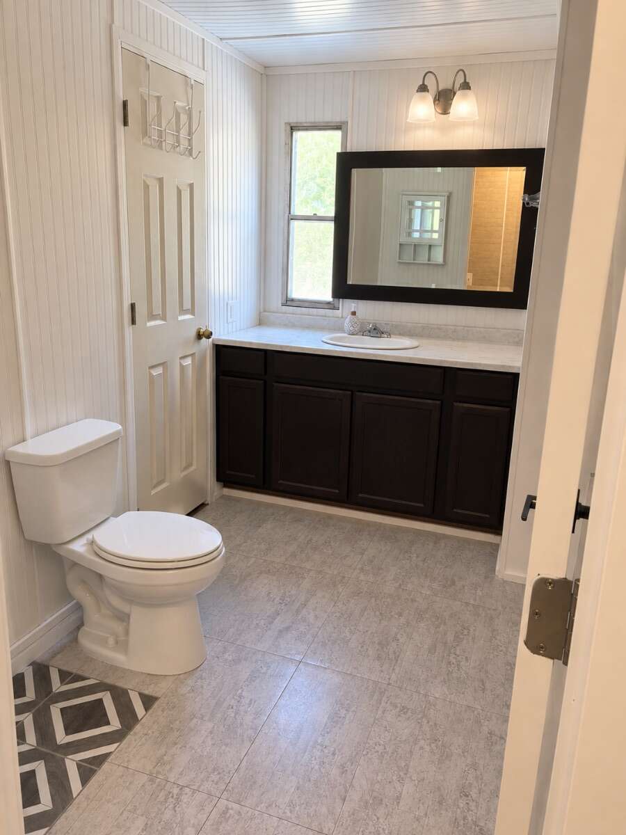 2 Bedroom-1 Bath- Hot Tub- Riverside