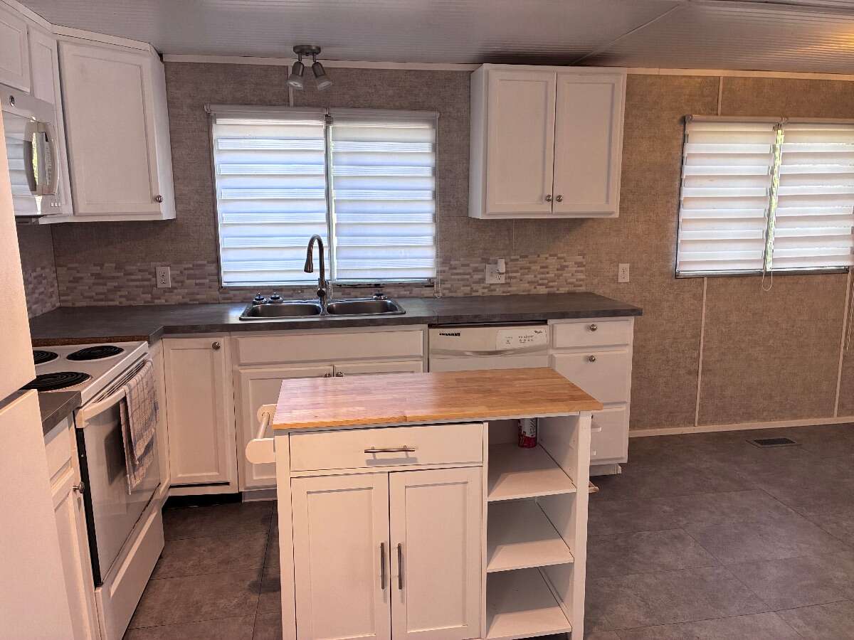 2 Bedroom-1 Bath- Hot Tub- Riverside