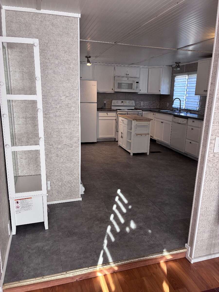 2 Bedroom-1 Bath- Hot Tub- Riverside