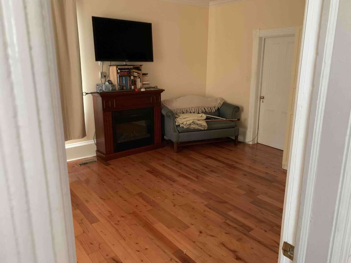 Downstairs parlour or possible 5th bedroom with adjoining office