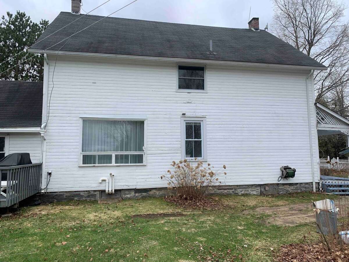 Back of house facing back yard