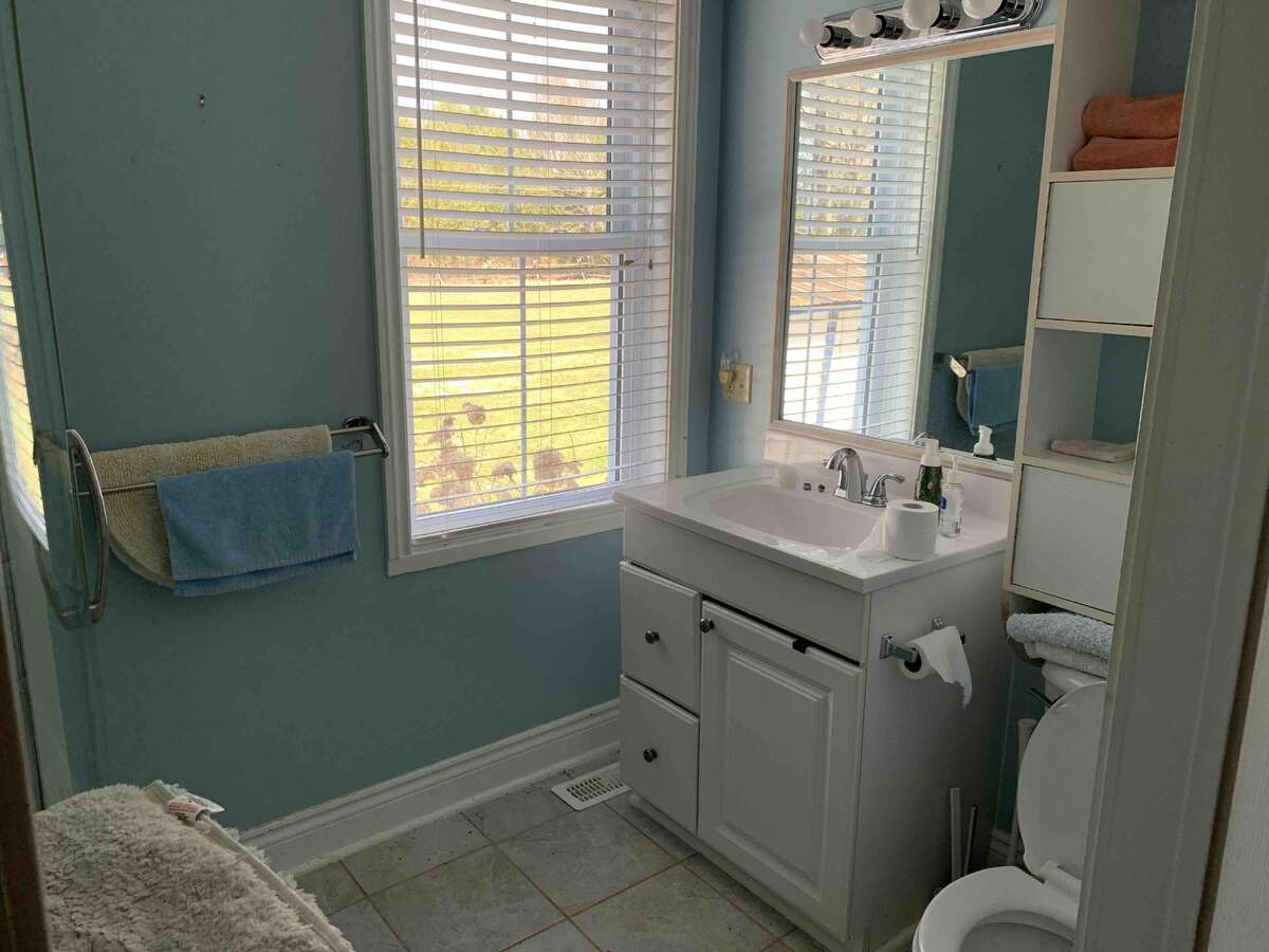 Lower level 3pc bath with laundry and shower