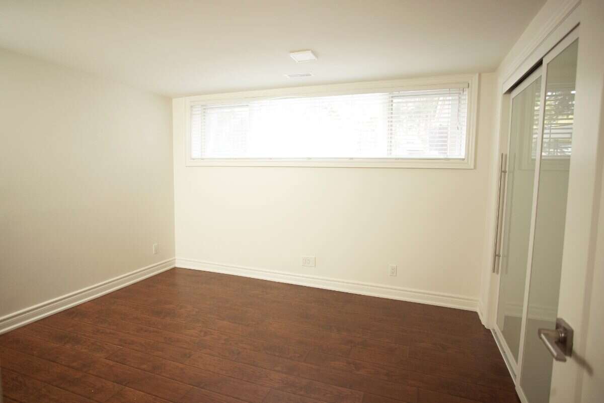  Modern two bed & bath in exclusive neighbourhood
