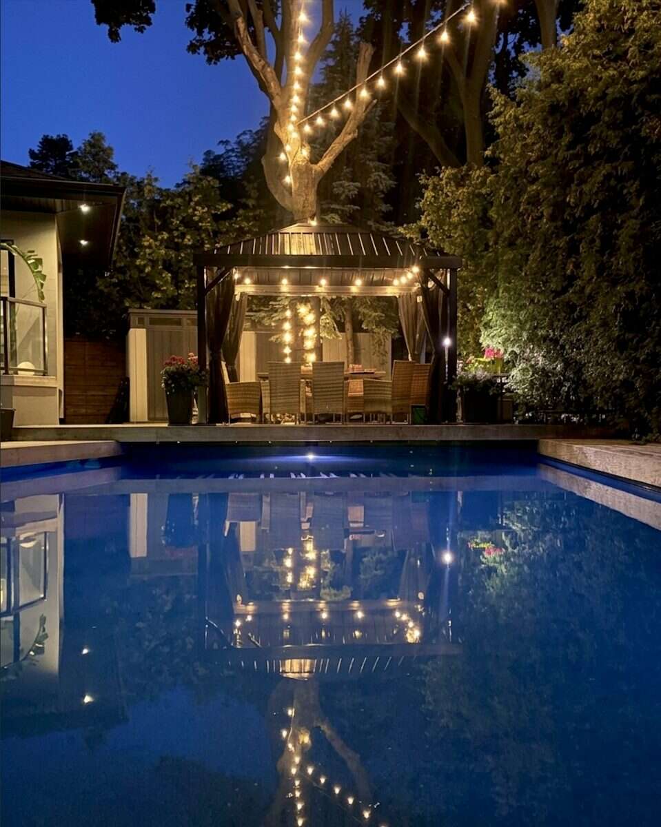  Modern two bed & bath in exclusive neighbourhood