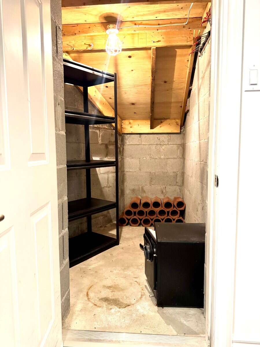  Modern two bed & bath in exclusive neighbourhood