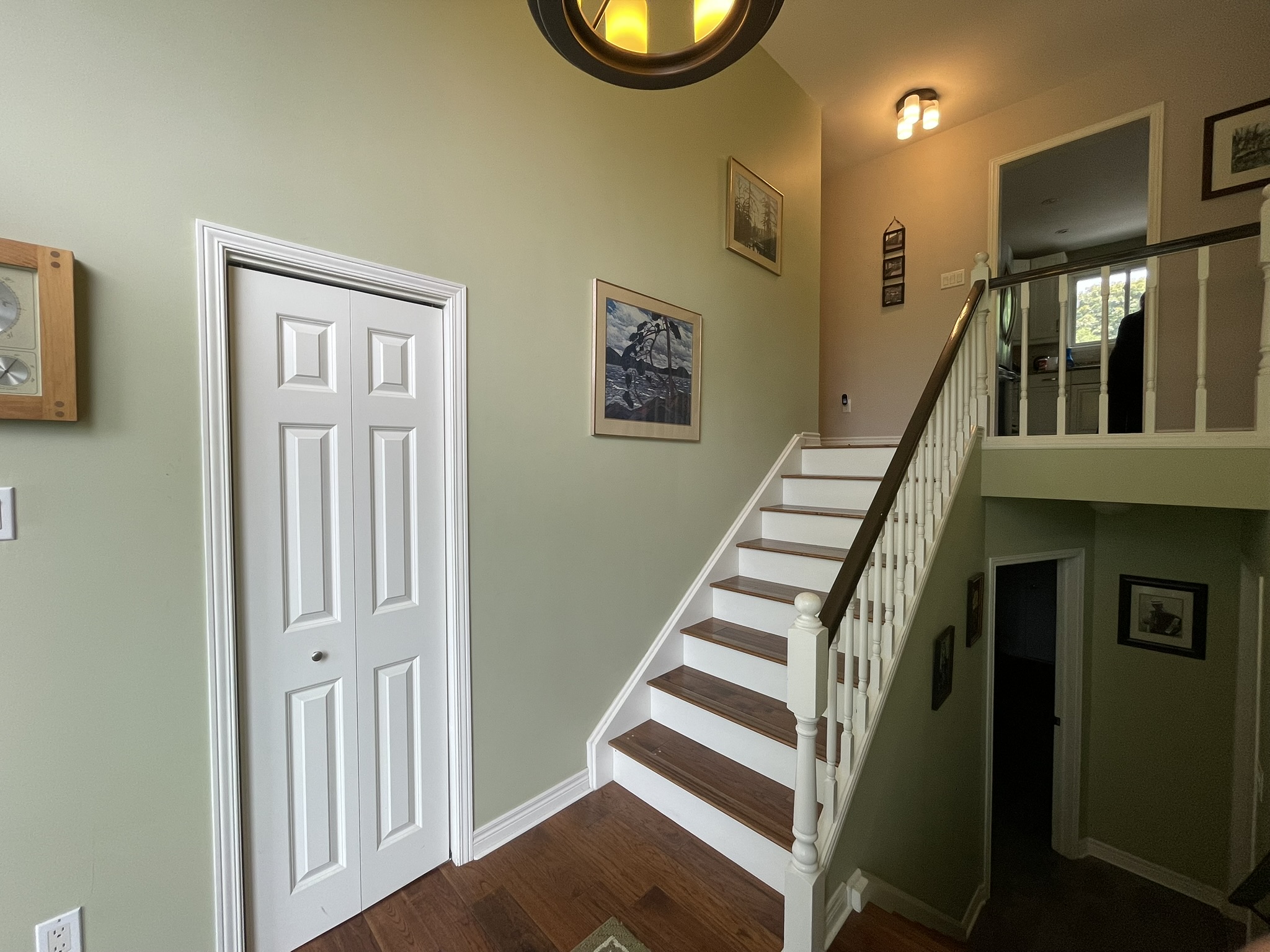 Executive bi-level home quiet Cul-de-Sac