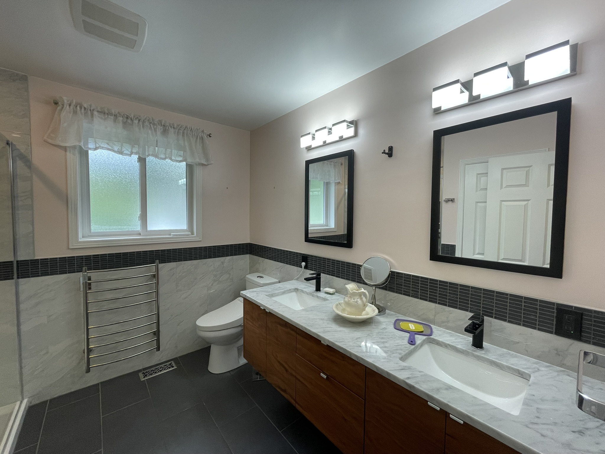 Executive bi-level home quiet Cul-de-Sac